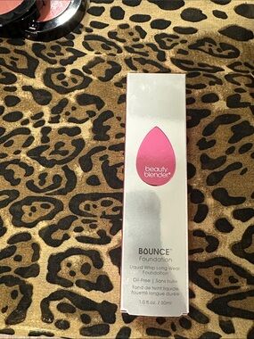 beautyblender Bounce Foundation in 3.20 W